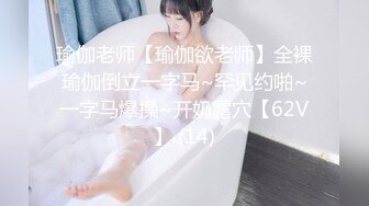 双飞90后姐妹花学生妹情趣女仆装逼毛都刮了玩肛交内射一个出血了