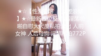 9总全国探花牛仔背带裤长相甜美萌妹，沙发脱衣调情再到床上玩，苗条身材舔弄扛退猛操