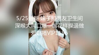 【新片速遞】   商场女厕全景偷拍黑衣少妇玩手机尿尿❤️鲍鱼保养的挺粉嫩呢