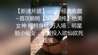 深夜的少妇勾搭小哥互动车震，主动抓着小哥的手揉捏自己的骚奶子，口交大鸡巴，在后排多体位爆草抽插好刺激