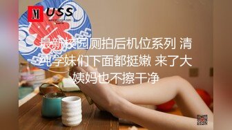 尾随两个美女嘘嘘