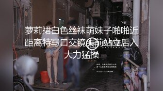 风情万种眼镜风骚御姐，粉色丁字裤勒逼多湿了，掰开肥穴一阵浪叫，假屌爆插小穴，高潮出白浆，两根手指猛扣