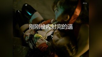 【2_2】天菜帅鸭卖逼侍二主,两根大鸡巴狠操无毛骚穴,痛得直往一边躲被拉回来接着操,烂逼外扩颜射