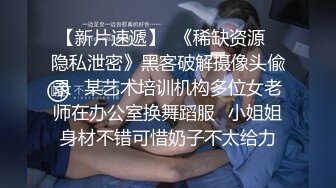 2023新流出黑客破解摄像头偷拍年轻情侣的性生活小哥一边手机看黄片学着招式干女友