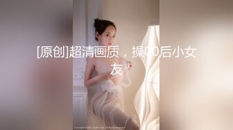 《极品CP✿魔手✿外购》经济型集体公寓女厕三机位全景偸拍各种学生和上班族小姐姐熟女方便，意外收获小情侣厕所躺平造爱