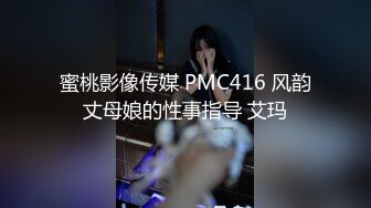 素颜戴眼镜妹子和男友无套啪啪做爱，被男友按头深喉怼嘴逼逼水多超嫩