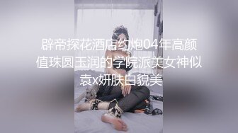  生死有命富贵在天再次玩弄风骚小女友，对着镜子站在地上玩弄吃奶抠逼