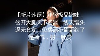 监控偷拍女儿都上大学了,在爸爸面前还不注意形象,天气再热吃饭也不能把衣服都脱了啊