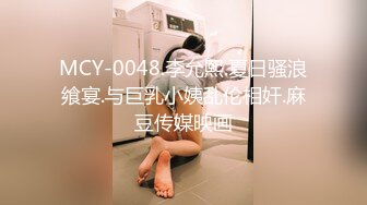 廉价女生集体宿舍公共卫生间偸拍所有妹子都不用马桶方便直接蹲在地漏旁尿尿完事用接的水洗逼冲尿