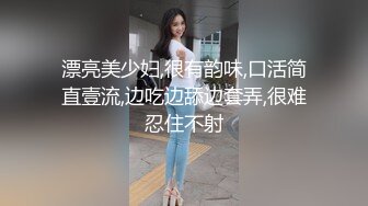 颜值不错的丝袜高跟骚女友，全程露脸大秀直播，跟狼友互动撩骚，各种骚浪动作不断，自己抠逼高潮冒白浆刺激