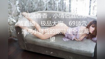 水果摊买香蕉的蓝裙美女，内裤裆部竟然是透明的，毛毛清晰可见