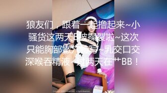 约两个巨乳妹子玩嗨了就顺便裸泳一下