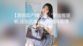 【新片速遞】 双飞两个极品骚货，全程露脸黑丝高跟情趣，沙发上暴力打桩机，抗腿爆草轮流抽插，浪叫不止揉奶玩逼精彩刺激