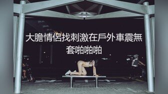 黑丝少妇享受小哥的按摩服务，床上被扒光抠逼玩弄，淫水泛滥给大哥口交，被大哥捏着奶子后入抽插叫声不止