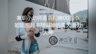 少妇鸡婆：你放这里自己慢慢看，我不看，我们从来不看这些东西。  大爷：你看V片吗。