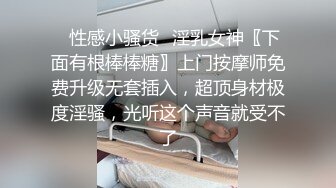  商场女厕粉衣蓝内气质优雅白领微微张开的狭窄穴洞喷出一条直线