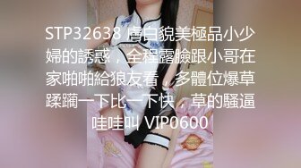 窗外偷窥邻居眼镜妹子洗香香