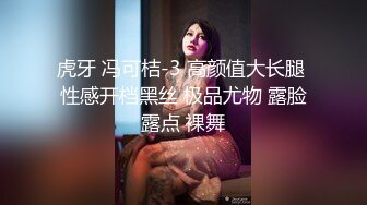 年轻小伙跟她的风骚女友镜头前啪啪直播给狼友看，清纯颜值带个眼镜让小哥吃奶，口交大鸡巴，压在身下爆草