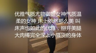 十一月新流出大神潜水上乐园更衣室四处游走偷拍❤️美女更衣御姐的迷人气质