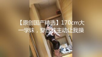 漂亮少妇 穿着刺绣肚兜内衣 被大鸡吧无套内射 奶子大 无毛一线天美鲍