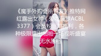 萝莉美眉 趴下 屁股翘起来 身材娇小 小娇乳 无毛粉穴 被大鸡吧无套输出