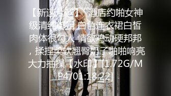 商场女厕近距离偷窥牛仔裤美女的一线小美鲍