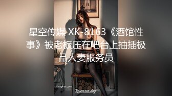 新人小少妇露脸深夜发骚，听狼友指挥慢慢脱光，揉奶玩逼嘴里叼着内裤的样子好骚，按摩棒自慰骚穴浪叫呻吟