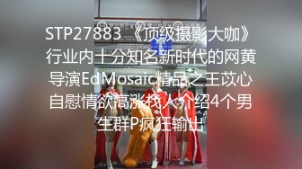  颜值不错的美女主播露脸户外小河边勾搭钓鱼的小哥激情啪啪，让小哥吃奶玩逼交大鸡巴