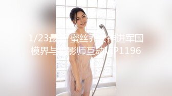 贫乳长腿妹妹，穿上白丝口硬骑坐太大慢慢整根进入，撞击屁股呻吟好听