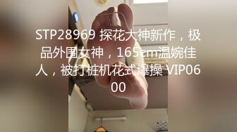 2022-11-19酒店蚊帐房偷拍情侣开房一边看AV一边啪啪听着呻吟刺激撸射出来