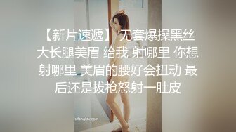 牛仔裤女神，难得露脸，细腰美腿半脱下裤子，手指扣穴水声哗哗，穿上吊带黑丝袜，低低呻吟更是诱惑