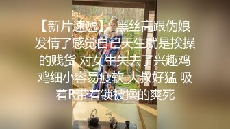 漂亮小姐姐吃鸡啪啪 夜晚来到郊外车振 小穴摸的受不了 上位骑乘无套输出 内射