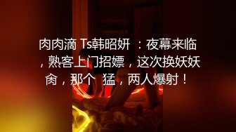 商场隔板女厕后拍美女尿尿 阿姨吃多了来厕所抠喉