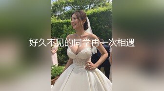 骚货小姐姐车里舔鸡巴深喉口水直流