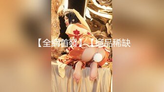 漂亮短发妹子诱人肥逼浴室洗完澡道具自慰，毛毛浓密掰穴特写，震动棒假屌双管齐下，上位骑乘抽插高潮出白浆