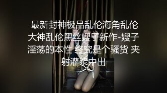 红白相间喜庆内衣吊带的妹子，卖力深喉吃屌，纹身情侣很会玩女上位啪啪做爱