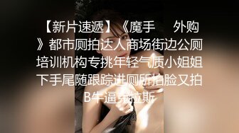 丰满母狗情趣网衣含着鸡鸡给我修毛，毒龙。