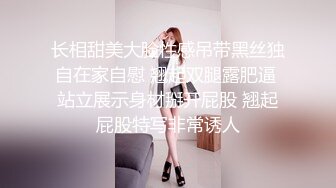 纯欲系颜值美少女，衬衣没穿内裤，张开双腿扣骚穴，怼入小穴自己动，第一视角抽插，干的妹妹爽翻