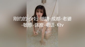 空乘学院 戴口罩的高跟美女 饱满的鲍鱼中间一个小小的园洞