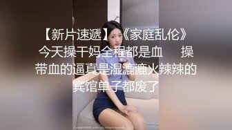 约会木瓜奶主播少妇，蓝色美甲做得很精致，砸钱约她到家里吃大鸡巴，口爆射她嘴里！