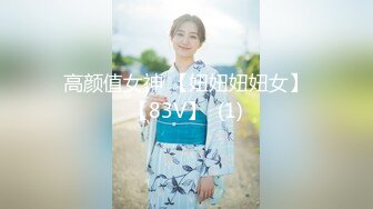 穿着衣服上演湿身诱惑阴毛若隐若现