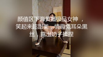 中年妇女的诱惑，全程露脸开档黑丝高跟情趣，听指挥展示揉奶玩逼，道具玩弄阴蒂真骚