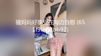 妈妈带女儿一起直播大秀挣钱，全程露脸黑丝情趣，奶子上的纹身还一样，喂女儿吃奶玩逼，双头道具抽插高潮不断