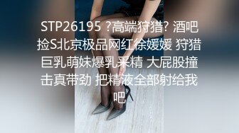 牛仔裤白衣妹子啪啪撩起衣服舔奶翘起屁股口交侧入大力猛操