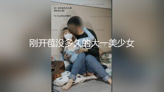  5.30极品露脸纹身女一个粉嫩白虎逼，绝对天然鬼斧神工只有一条裂缝！