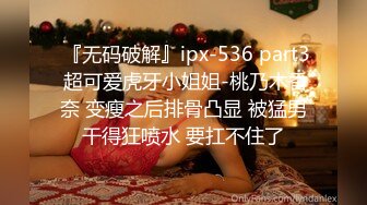 嫂子被小叔子压在化妆台前啪啪 不敢叫出声 老公就在房间里